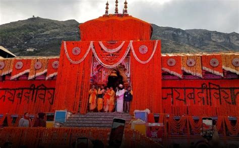 बद्रीनाथ धाम में वैदिक मंत्रोच्चार के साथ खुले कपाट हजारों श्रद्धालु