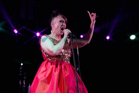 A grito de Morras al frente Bikini Kill reventó el Pabellón Oeste Cassini MX