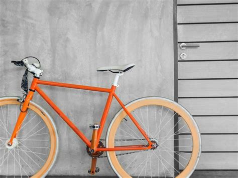 Bike Commuting for Beginners: Tips and Tricks | Reader's Digest Canada