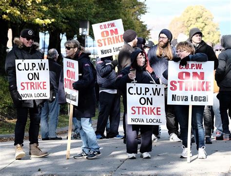 Heres Where Things Are At As Canada Post Workers Continue To Strike