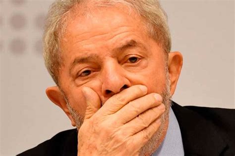 Lula Da Silva Se Entrega A La Policía Para Cumplir 12 Años De Prisión