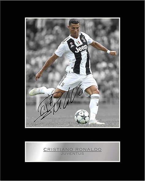 Foto Firmada De Cristiano Ronaldo Con Aut Grafo Impreso Amazon Es