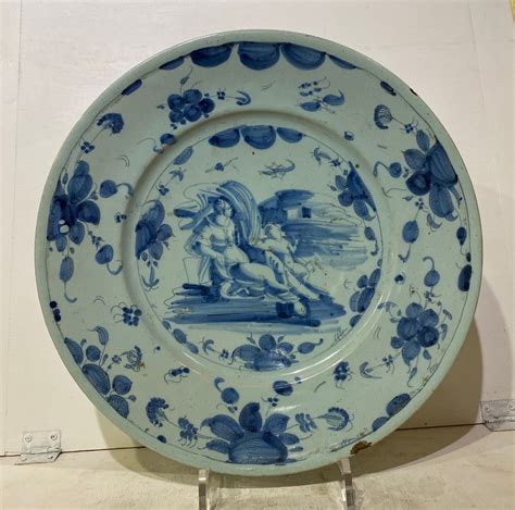 Piatto in maiolica Athena Antichità