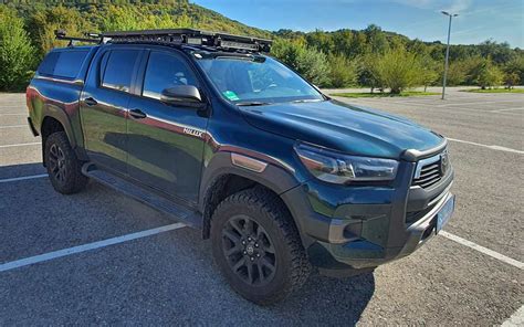 Toyota Hilux Offroad Zubehör Seilwinde Unterfahrschutz Dachträger