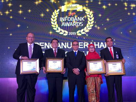 Kembali Koleksi Prestasi Bank Kalsel Raih Info Bank Award