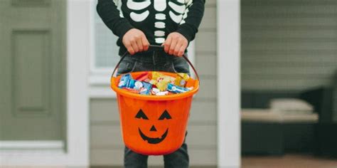 20 Easy Halloween Treat Bag Ideas To Store Halloween Candy Yourtango