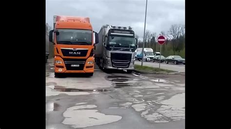 Дальнобойщики организовали протест на границе Латвии и Беларуси ...