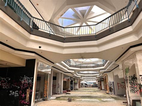 Urban Spelunking A Last Look Inside The Old Northridge Mall