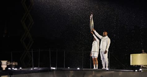 Marie Jos P Rec I Teddy Riner Zapalili Znicz Olimpijski Kim S