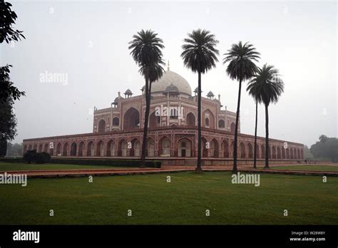 Humayun S Tomb Gardens Hi Res Stock Photography And Images Alamy