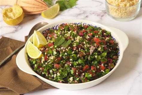 Libanese Tabouleh Salade Met Peterselie En Bulgur The Tasty Chilli