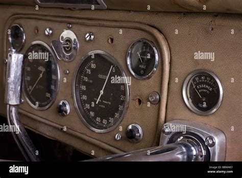 Instruments De Tableau De Bord D Un 1937 Bugatti Type 57s Atalante