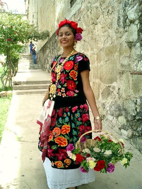 Ideas De Oaxaca Traje Tipico De Oaxaca Traje De Tehuana Vestidos