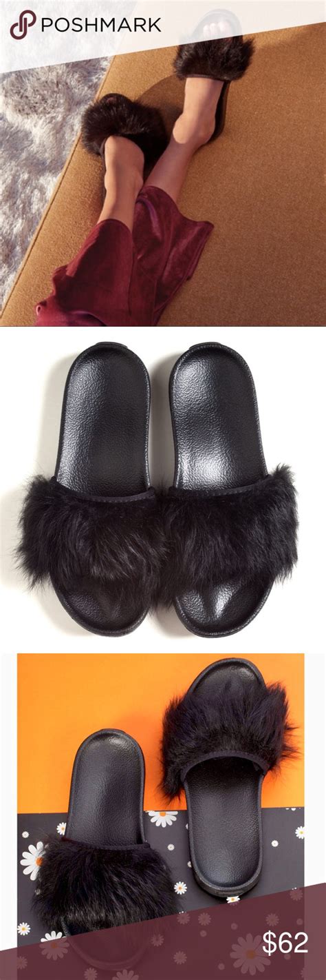 Ugg Royal Pool Fur Slides Sandals Slippers Black This Is A Pair Of