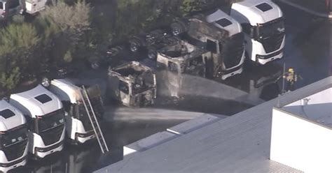 Row Of Electric Semi Trucks Catches Fire At Nikola Property In Phoenix Foul Play Is Suspected