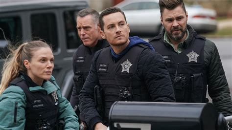 Chicago Pd Season Poster Puts One Character Front And Center