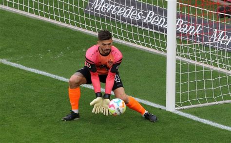 Spielt Florian M Ller In Der Relegation Vfb Stuttgart Bangt Um Keeper