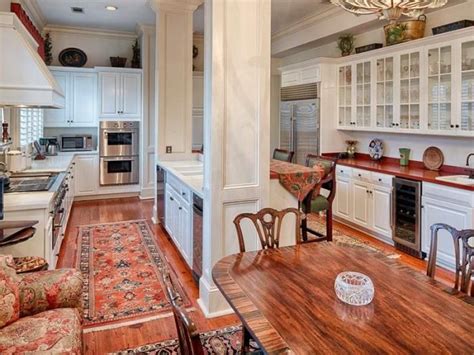 Tour An Historic Savannah Row House On Beautiful Monterey Square Row