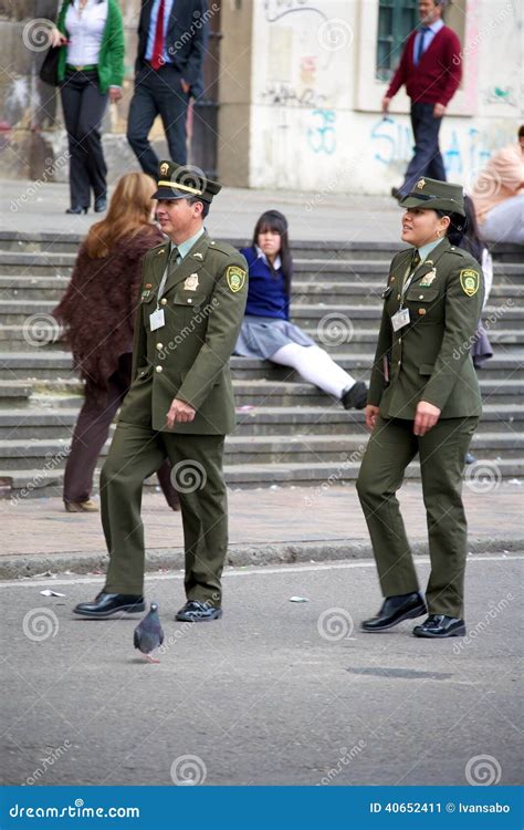 哥伦比亚的国家警察 编辑类照片 图片 包括有 女性 哥伦比亚 荒地 官员 强制 统一 国家 40652411