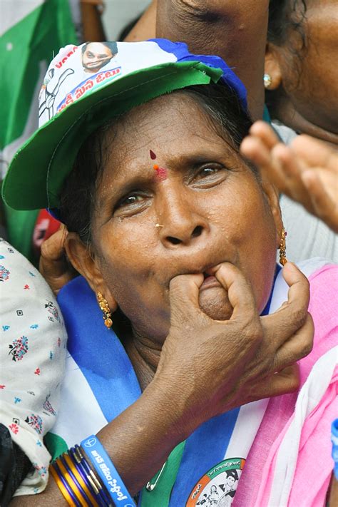 పటతతన అభమన దదదరలలన ఏలర ఫటల AP CM YS Jagan Public