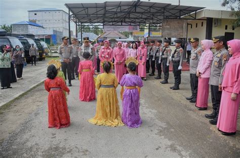 Tinjau Langsung Tk Kemala Bhayangkari Ny Lurie Helmy Santika Jadi