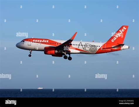 Easyjet Airbus A Neo Fotos Und Bildmaterial In Hoher Aufl Sung Alamy