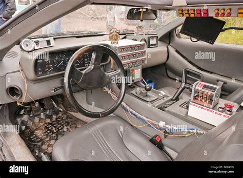 Intérieur d une Delorean ridiculisé jusqu à ressembler à la voiture de