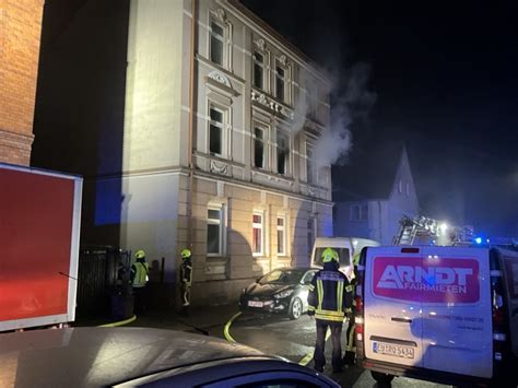 Brand Mit Menschenleben In Gefahr Feuer In Einem Mehrfamilienhaus