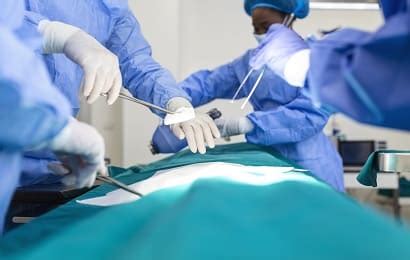 Cirugía para reparación de hernias inguinales y umbilicales ofrecida