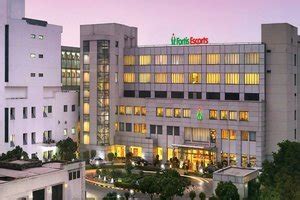 Fortis Hospital Delhi NCR - Doctors List, Patient Reviews and ...