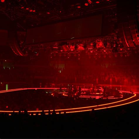 U2 > Gallery > Vertigo Tour