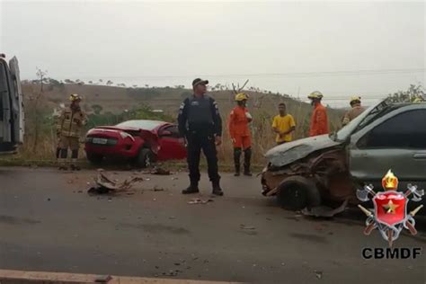 Acidente Entre Dois Carros Deixa Quatro Feridos Na Df Jornal De