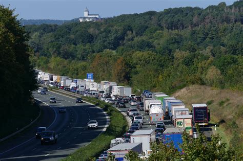 Herbstferien Nrw Auf Der A Drohen Staus Am Wochenende