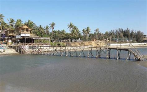 Mandrem Beach Goa, Tourist Attractions & Activities, Images