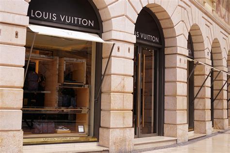 História Da Louis Vuitton Uma Das Grifes Mais Luxuosas E Valiosas Do