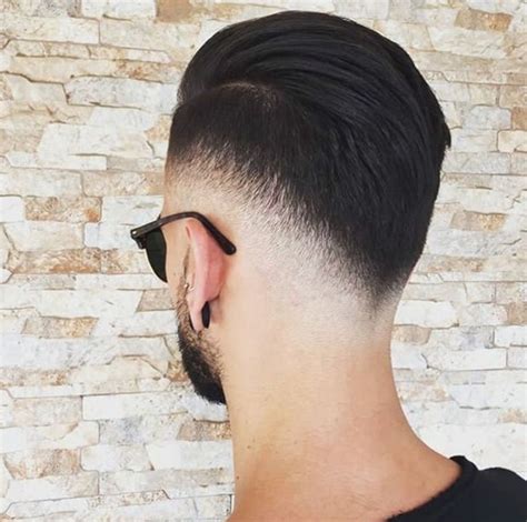 Corte De Pelo Degrade Con Jopo Hombre Hombres Orejones