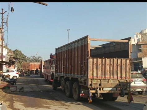 Checking Of Trucks Carrying Ballast And Sand In Sonbhadra सोनभद्र में