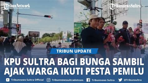 Bagikan Bunga Mawar KPU Sulawesi Tenggara Ajak Masyarakat