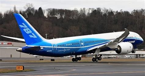 Boeing 787 Dreamliner Pictures: Boeing 787 Dreamliner Takeoff 001