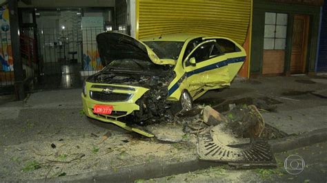 Acidente Entre Carros Deixa Seis Pessoas Feridas Em Copacabana Bom