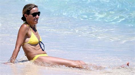 Bikini Stars Sheryl Crow In The Bahamas