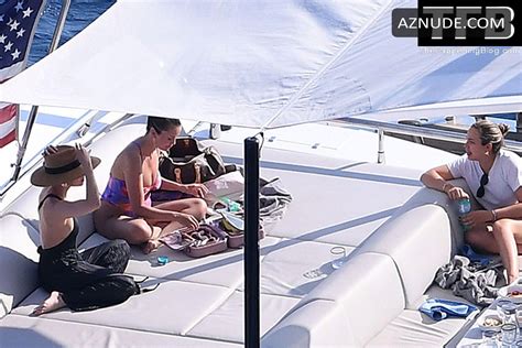 Selena Gomez Sexy Seen In Her Tempting Hot Swimsuit During Italian Vacation With Andrea