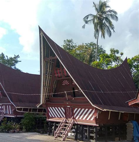 Gambar Mozaik Rumah Adat Batak Vector - IMAGESEE