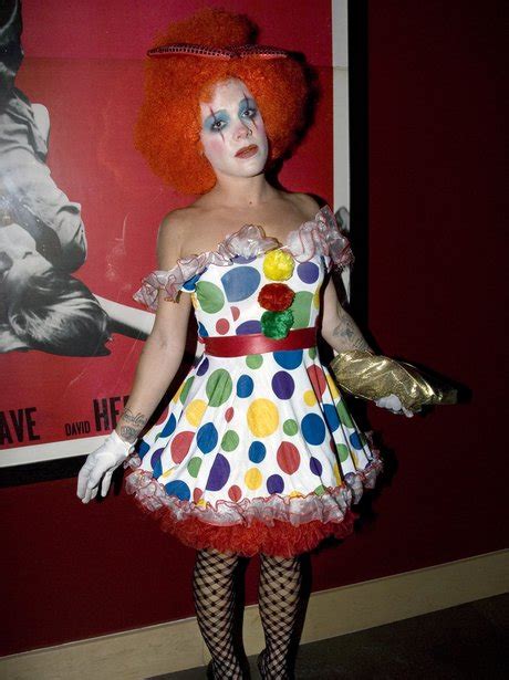 Pink Shows Off A Halloween Clown Costume Celebrity Halloween Costume