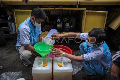 DISTRIBUSI MINYAK GORENG DI BANDUNG ANTARA Foto