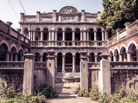 6 Creepy Abandoned Mansions From Around the World | HuffPost