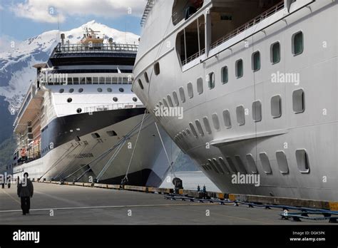 Cruise Liners Hi Res Stock Photography And Images Alamy