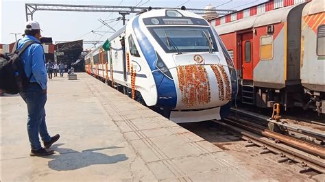 Enchanting Departure 02419 LKO PRYJ Vande Bharat Express Departs LKO