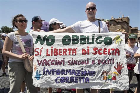 Vaccini Corteo No Vax A Roma Libert Di Scelta Manifestazioni