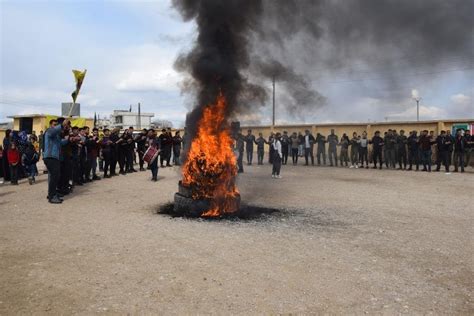 Kurdistan au féminin on Twitter Le feu du Newroz allumé à Kobanê